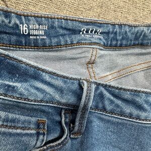 A New Approach High-Rise Jegging